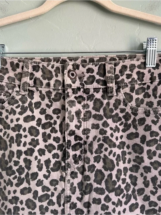 American Eagle Women Stretch Corduroy Leopard Animal Print Mini Skirt Size 4 EUC - Picture 2 of 7